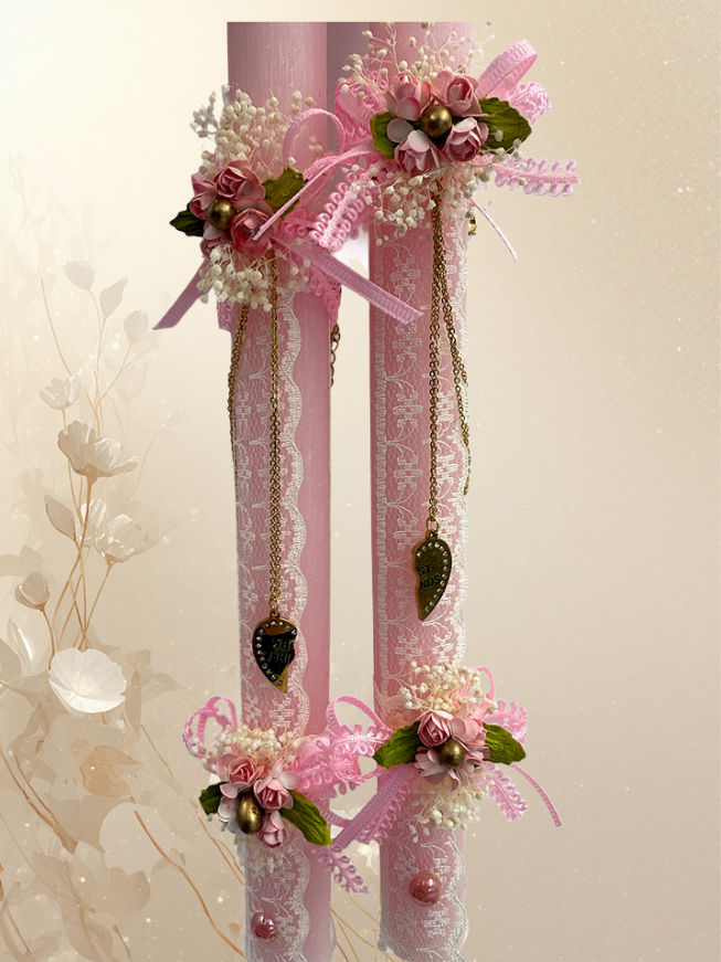 Ροζ Λαμπάδα με Δαντέλα & Κρεμαστή Καρδιά – Romantic Bloom